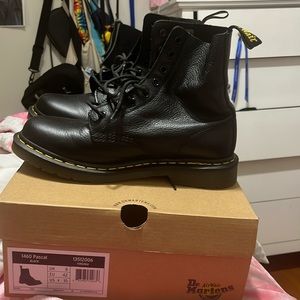 1460 Pascal Virginia Dr. Martens (BARELY WORN)